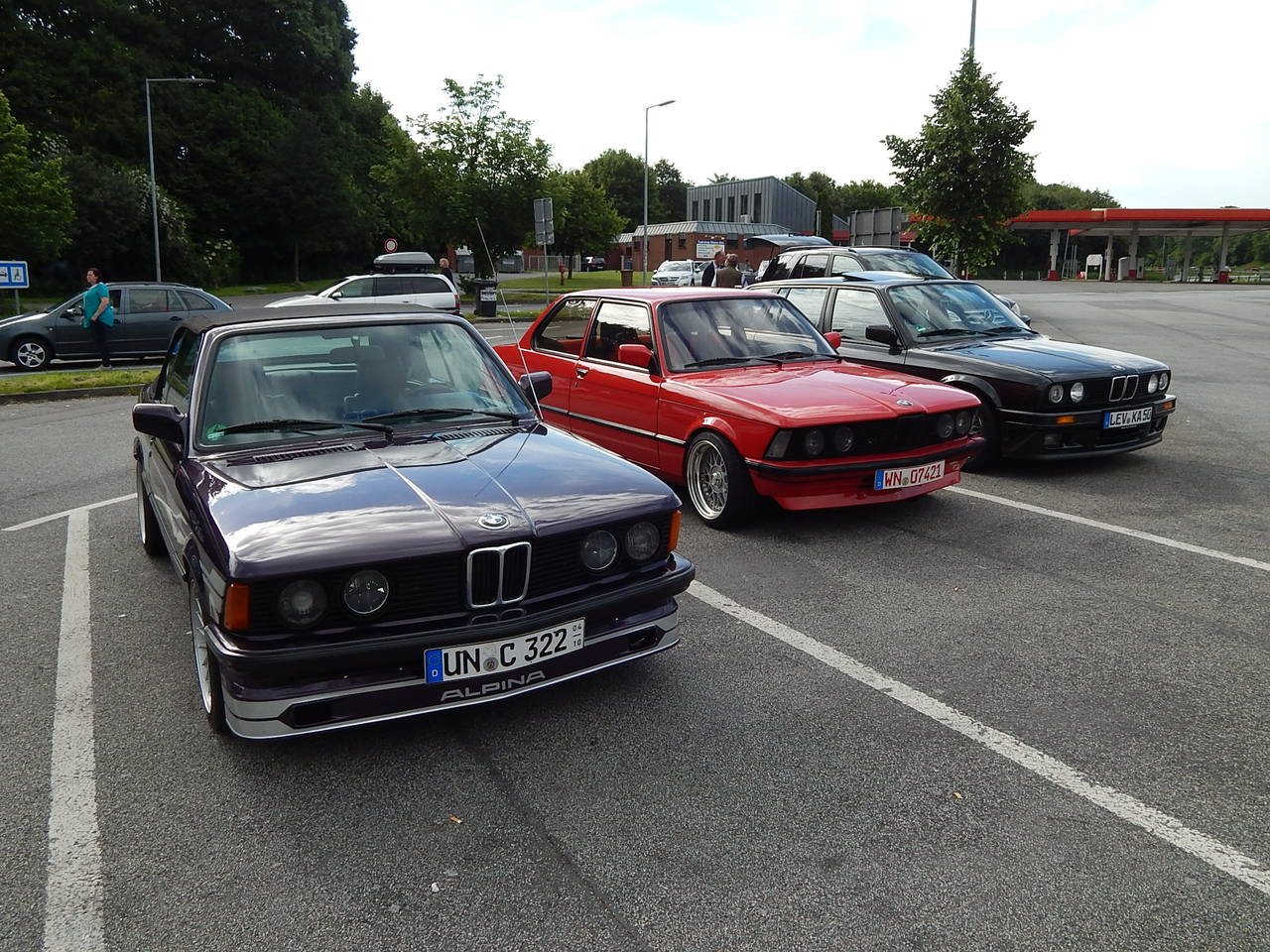 Treffen auf dem Autobahn Parkplatz