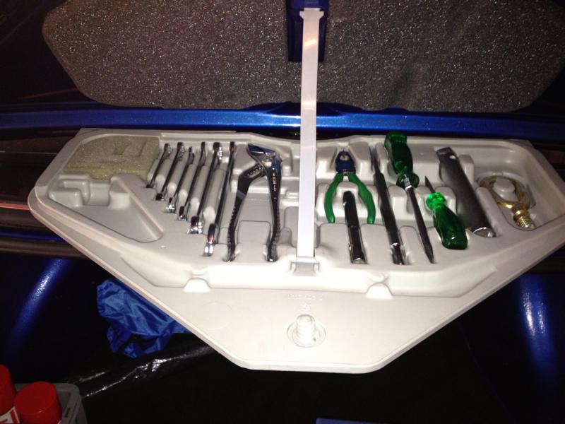 Großer Bordwerkzeug Kasten mit Werkzeug