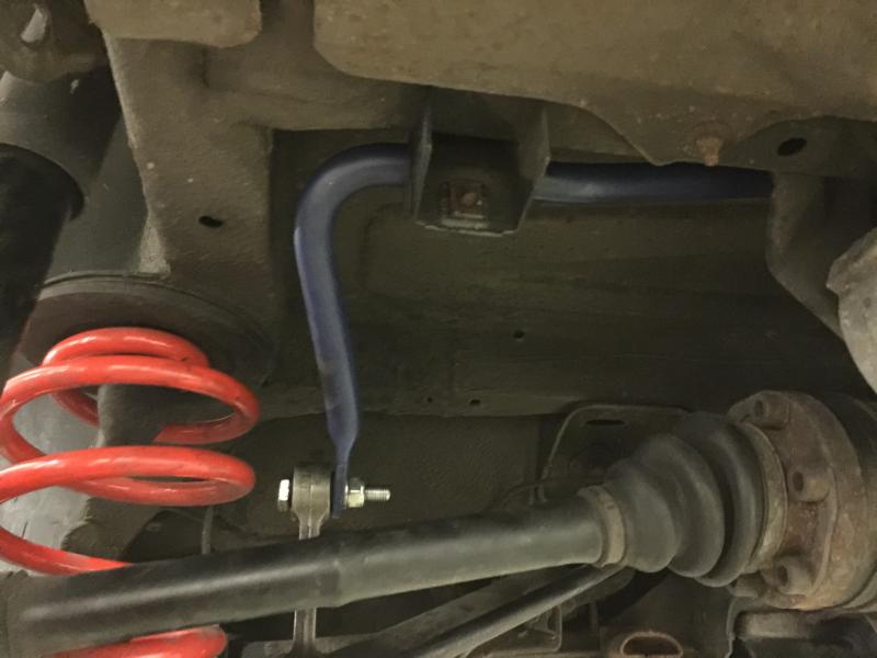 H&R Stabi Hinterachse eingebaut, hier sieht man auch das KAW Fahrwerk und die neuen Koppelstangen