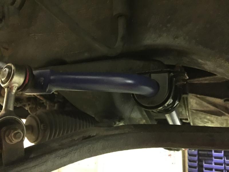 H&R Stabi Hinterachse eingebaut, hier sieht man auch und die neuen Koppelstangen