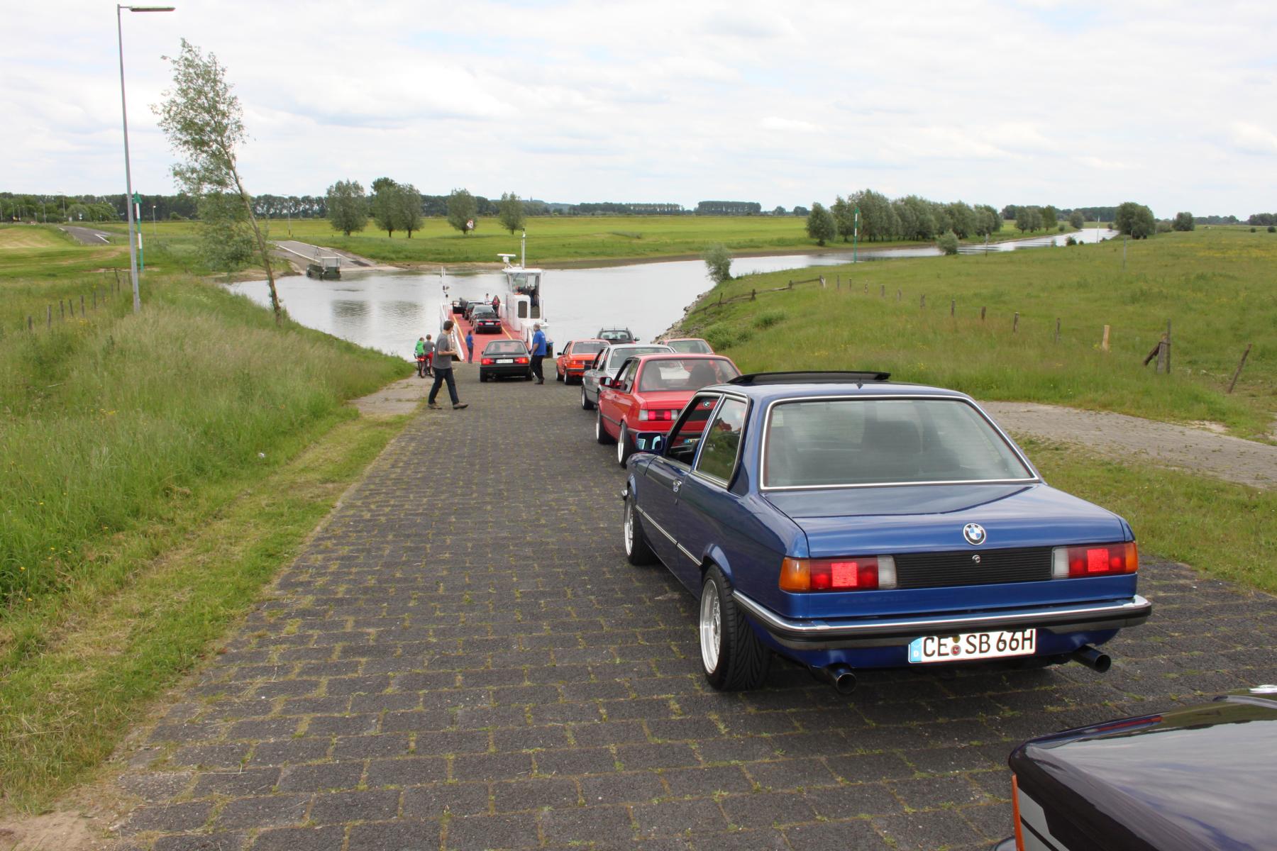 Fähre über den Rhein