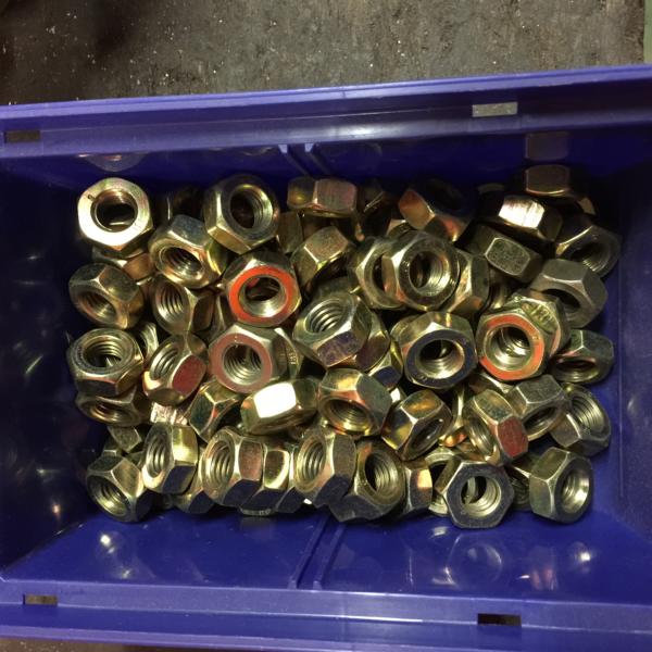 Muttern aus der Galvanik