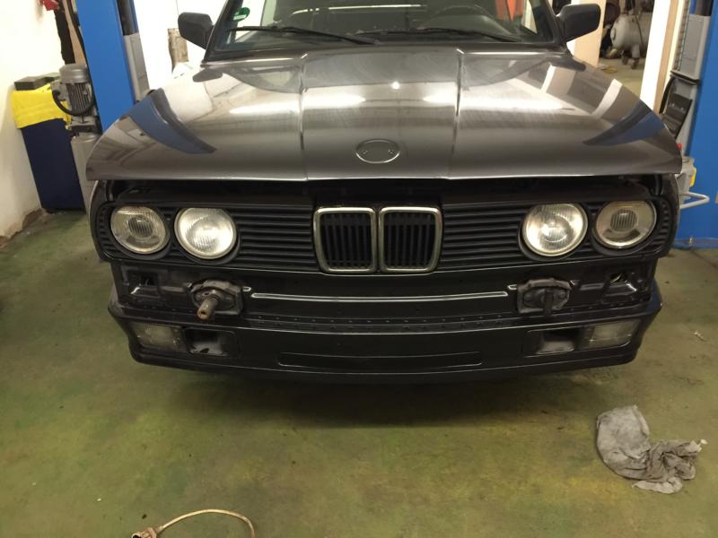 Nebelscheinwerfer in Front einbauen